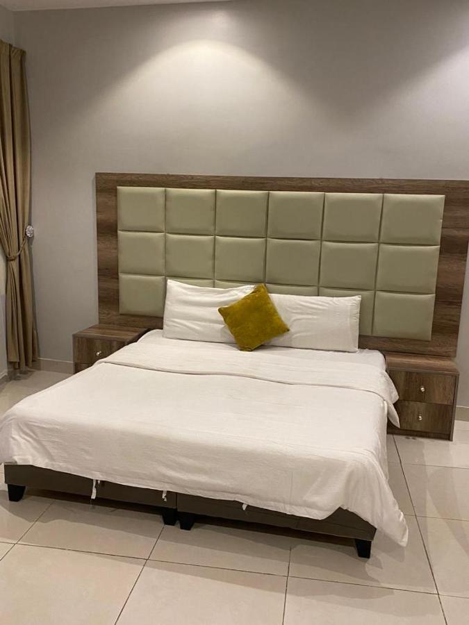 Diamond Suites For Furnished Apartments マディーナ エクステリア 写真